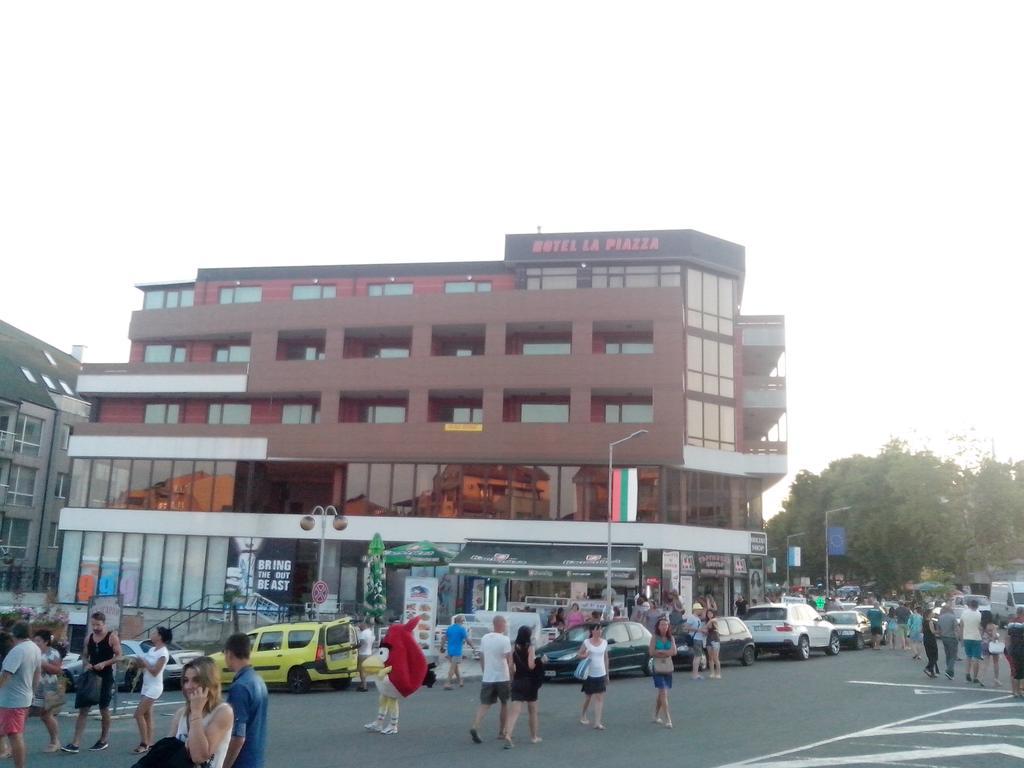 La Piazza Primorsko Rooms & Apartments Buitenkant foto